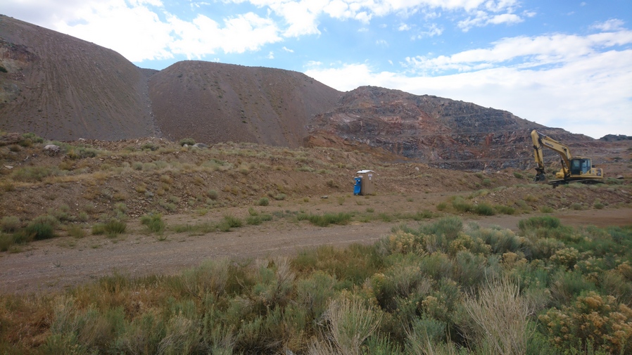 kinsley gold mine excavator
