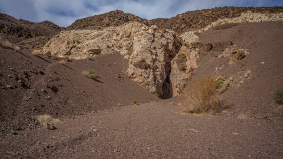 hiking cleopatra wash at lake mead