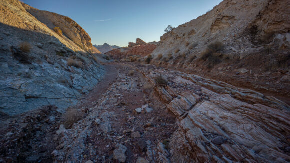 hiking the washes of pinot valley lake mead nevada