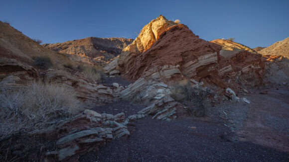 hiking the washes of pinot valley lake mead nevada