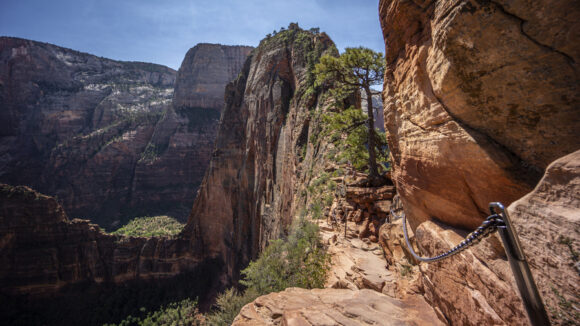 hiking the angels landing trail